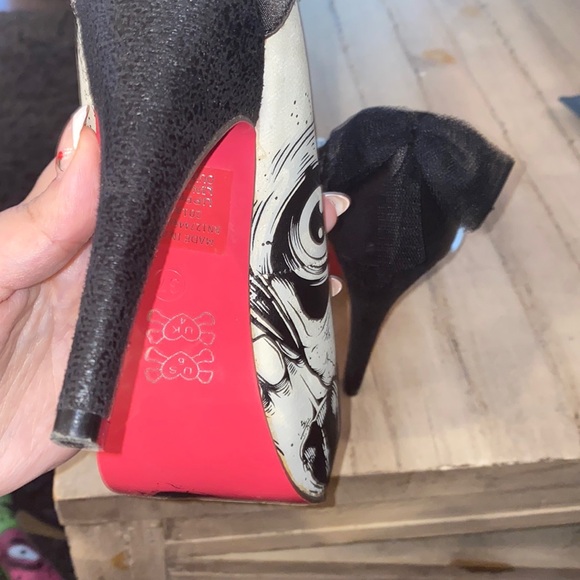 Like NEW(Tried on) IRON FIST BONEBREAKER PLATFORM HEELS - Picture 4 of 7